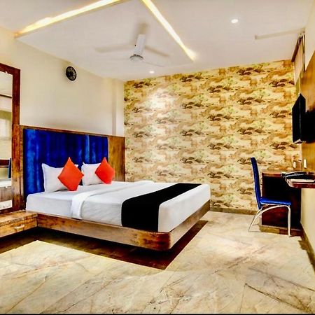 Hotel Vrindavan Prosperity Εξωτερικό φωτογραφία