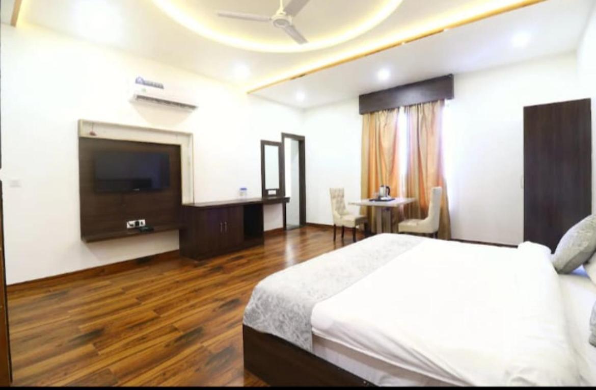 Hotel Vrindavan Prosperity Εξωτερικό φωτογραφία