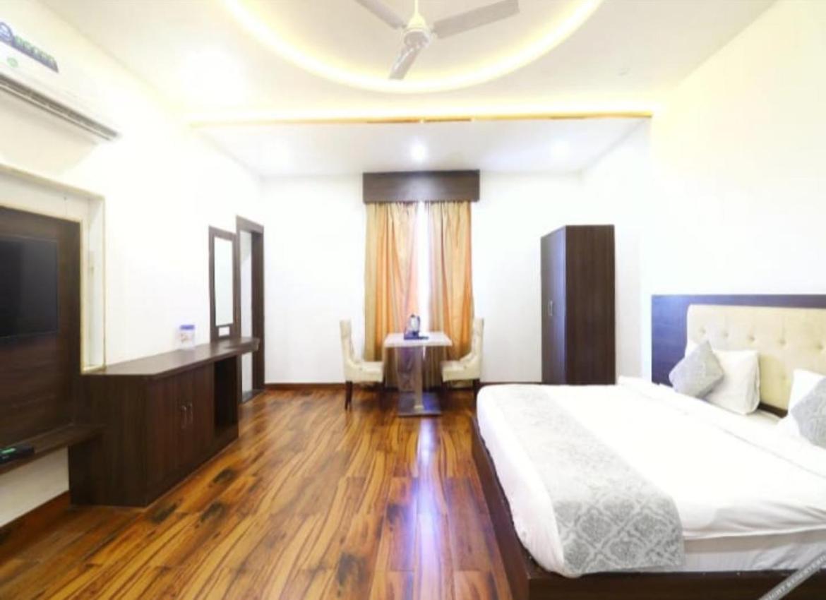 Hotel Vrindavan Prosperity Εξωτερικό φωτογραφία