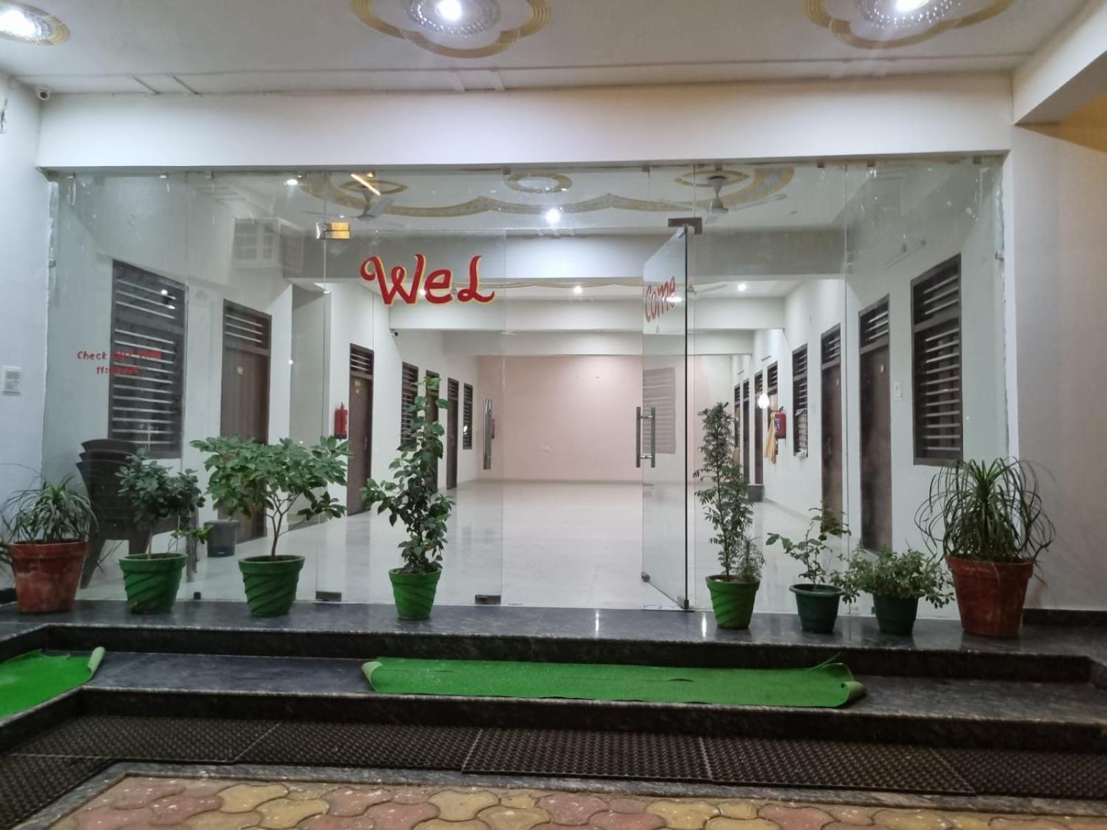 Hotel Vrindavan Prosperity Εξωτερικό φωτογραφία