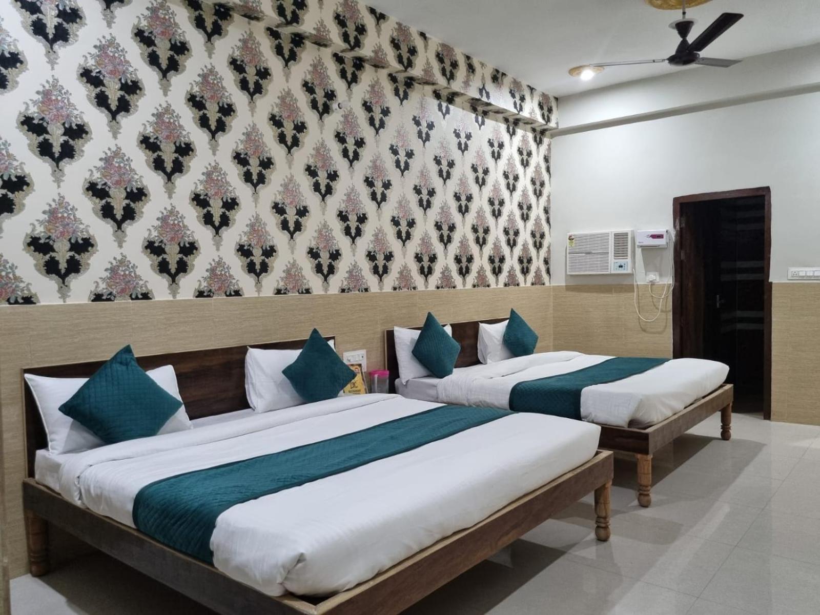 Hotel Vrindavan Prosperity Εξωτερικό φωτογραφία