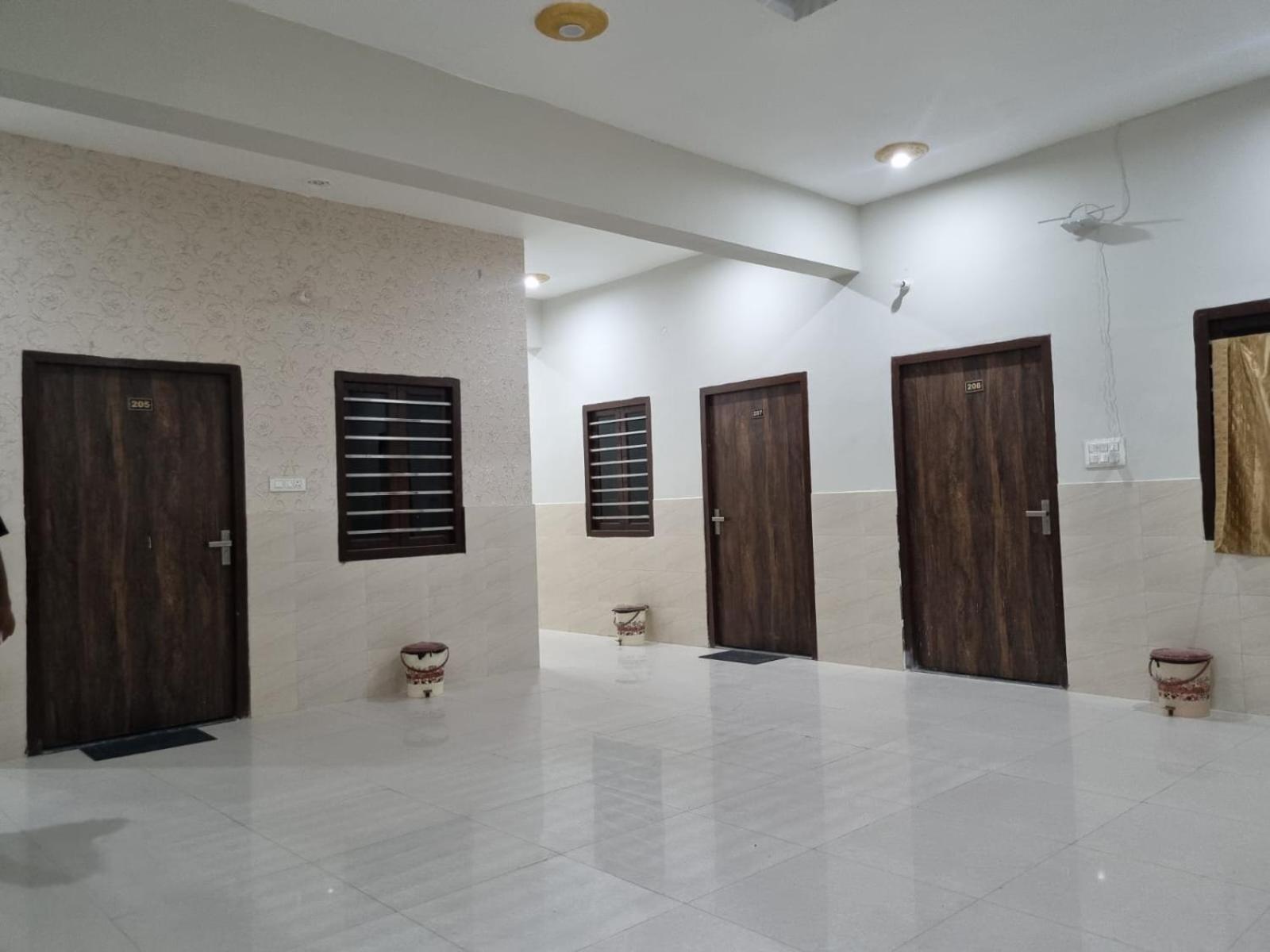Hotel Vrindavan Prosperity Εξωτερικό φωτογραφία
